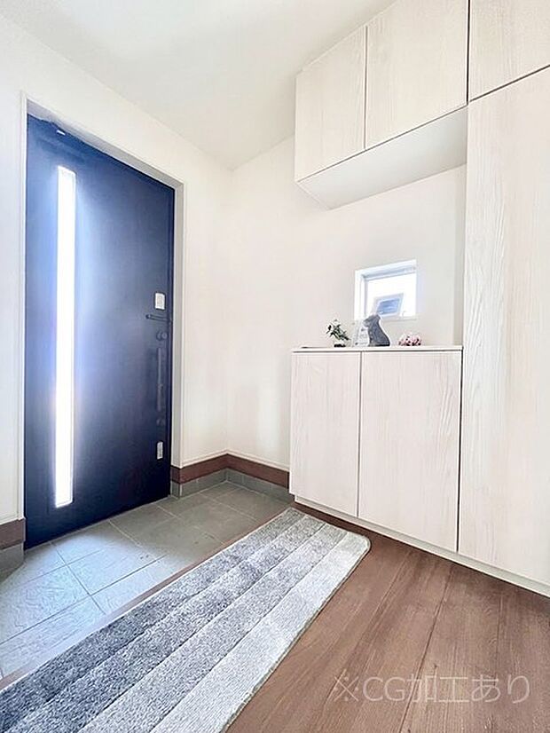 【玄関】明るい玄関はお客様をお出迎えするのにぴったりです！ 