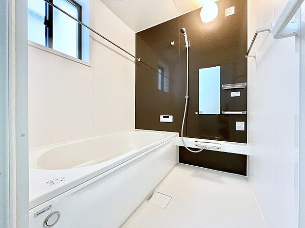 【浴室】落ち着いた雰囲気でゆっくりお寛ぎいただけるバスルーム