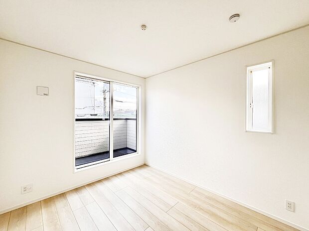 【洋室】バルコニーが開放感をプラスしてくれる洋室