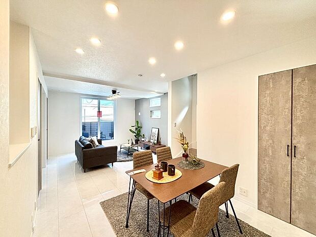 【リビングダイニング】落ち着いた雰囲気のＬＤＫは家族みんなの快適空間