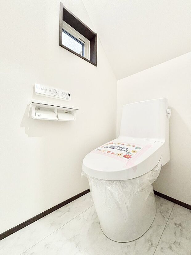 【トイレ】トイレは温水洗浄機能付き