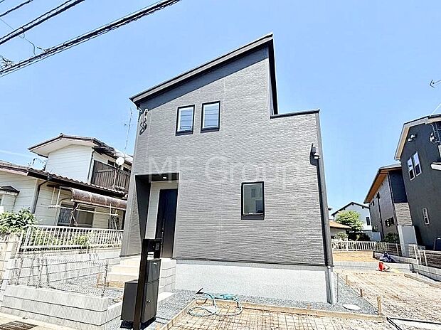 【現地外観写真】たっぷりの陽光と心地よい風が舞い込む住まい