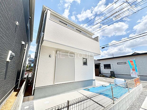 【現地外観写真】たっぷりの陽光と開放感に包まれる明るい住まい
