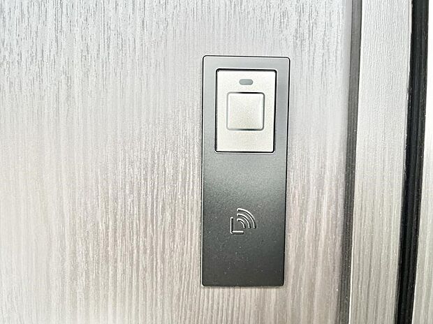 【玄関】ラクラク開錠！スマートコントロールキー。