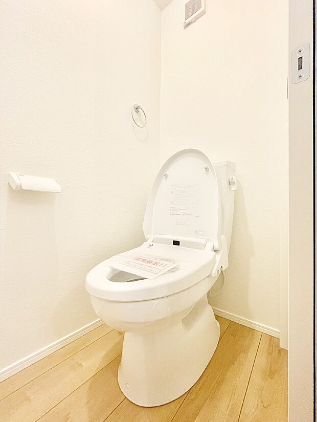 【トイレ】トイレは温水洗浄機能付き