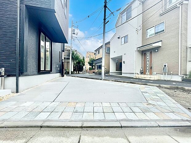 【駐車場】目の前が駐車場だと雨の日も大量にお買い物をした時も便利ですね