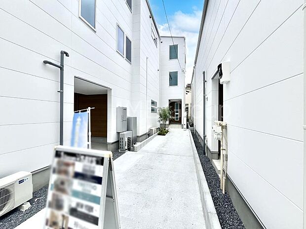 【現地外観写真】洗練された外観、上質な住空間が広がる室内は永く安心して過ごせる住居です。