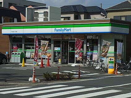 ファミリーマート市川宝二丁目店 400m(5分)