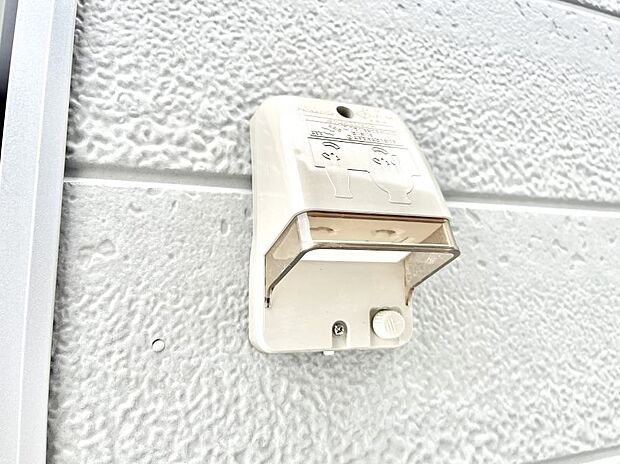 【その他現地】お掃除などに便利な外コンセント