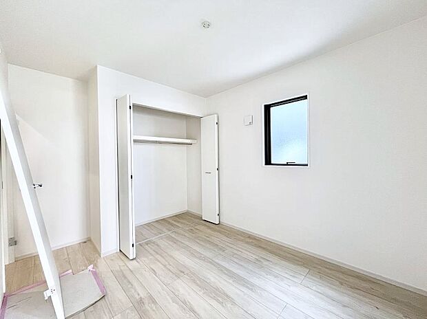 【寝室】収納が充実しているので居住スペースを広々使えます