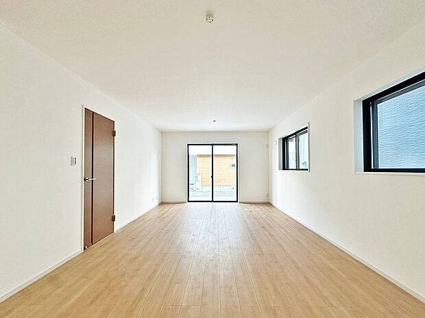 【5号棟リビング】長方形のリビングは家具の配置もしやすいですね!