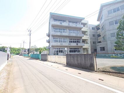 つくば市立豊里学園豊里中学校 約2,500m(徒歩約32分)