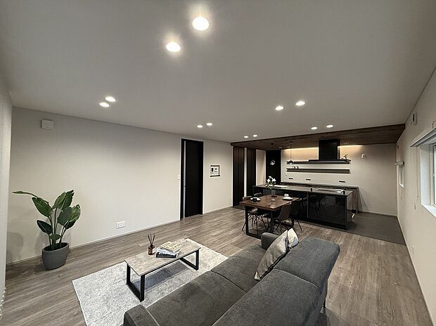 一番の見どころ！23帖あるLDKは広々していて開放的です！