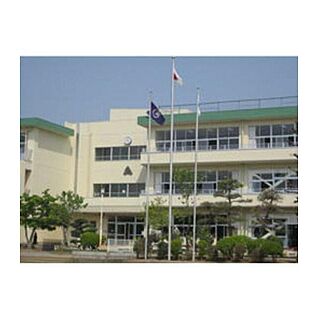 牛久市立牛久小学校 約750m(徒歩約10分)