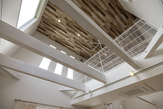 【■吹抜け】解放感抜群の吹抜けは毎日明るく過ごせそう♪