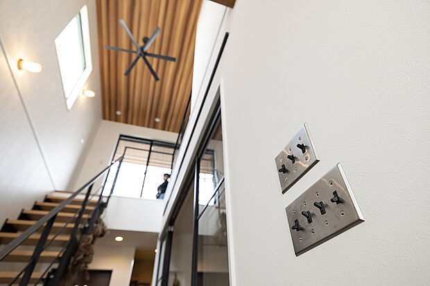 【■スイッチ】生活感あるスイッチをあえて目立たせることでおしゃれに昇華しました♪