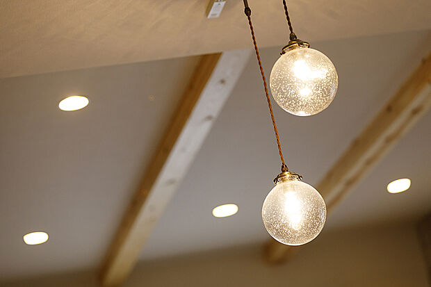 【■照明器具】ダウンライトとペンダントライトを組み合わせると一気にムードある空間に仕上がります♪実は奥が深い照明も多種多様で揃えております♪