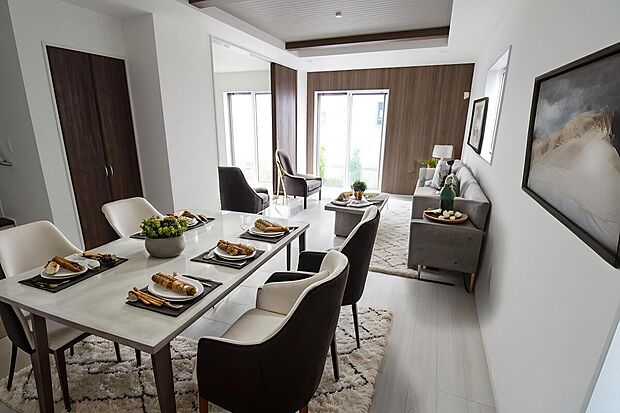 スタイリッシュな印象のリビングです。ホームパーティのお客様が増えても、これだけ広いリビングなら大丈夫♪※家具をCGで加工しています。家具付き販売ではございません。