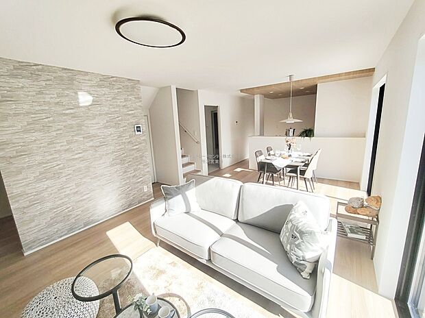 広々としたLDKに、自分好みのインテリアでレイアウト。季節ごとに模様替えなども、楽しみの一つとなりそうです。