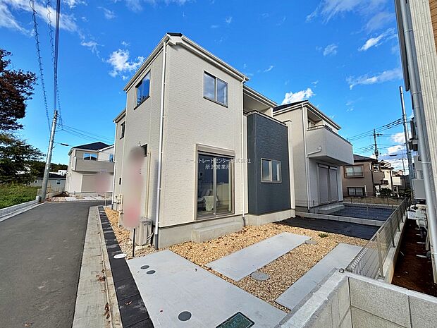 『モデル棟』
気になった物件すぐにご見学対応させていただきます♪平日・お仕事帰りなど、いつでもご案内可能です♪周辺環境と併せて、実際に現地をご確認ください♪