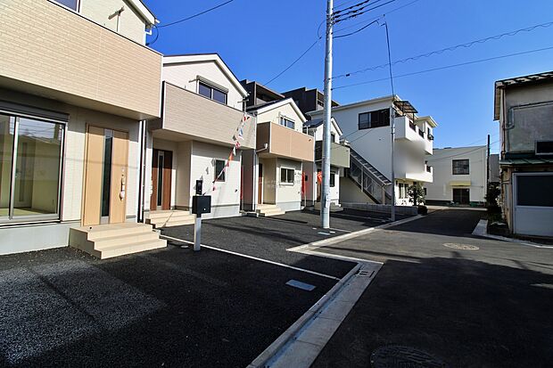 『１号棟』
ひとたび扉を開けばそこに待っているのは上質な空間とマイホームでの新生活をイメージさせる優雅なひととき。「この家なら…」ではなく「ここに住みたい♪」と思う感動をお届けいたします。