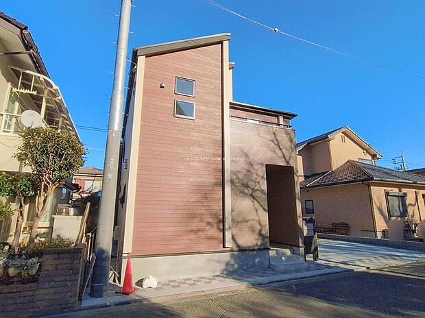 『１号棟』
住宅性能評価で耐震等級３（最高等級）を取得！お客様を守る大切な住宅だからこそ、第三者の検査を受けて安心して住んでいただける住宅をご案内させて頂きます。