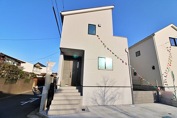 『1号棟』
気になった物件すぐにご見学対応させていただきます♪平日・お仕事帰りなど、いつでもご案内可能です♪周辺環境と併せて、実際に現地をご確認ください♪