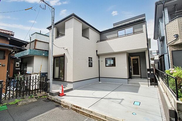 『現地外観写真・１号棟』
気になった物件すぐにご見学対応させていただきます♪平日・お仕事帰りなど、いつでもご案内可能です♪周辺環境と併せて、実際に現地をご確認ください♪