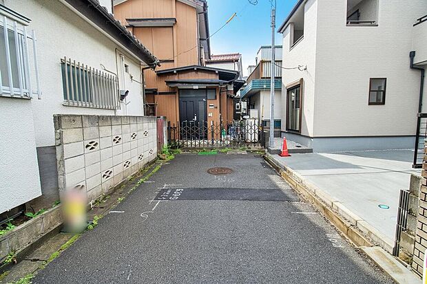 『１号棟』
ひとたび扉を開けばそこに待っているのは上質な空間とマイホームでの新生活をイメージさせる優雅なひととき。「この家なら…」ではなく「ここに住みたい♪」と思う感動をお届けいたします。