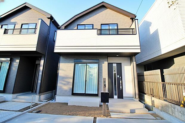 『B号棟』
気になった物件すぐにご見学対応させていただきます♪平日・お仕事帰りなど、いつでもご案内可能です♪周辺環境と併せて、実際に現地をご確認ください♪