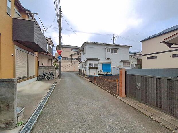 『1号棟』
ひとたび扉を開けばそこに待っているのは上質な空間とマイホームでの新生活をイメージさせる優雅なひととき。「この家なら…」ではなく「ここに住みたい♪」と思う感動をお届けいたします。