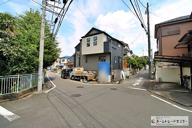 『1号棟』ひとたび扉を開けばそこに待っているのは上質な空間とマイホームでの新生活をイメージさせる優雅なひととき。「この家なら…」ではなく「ここに住みたい♪」と思う感動をお届けいたします。