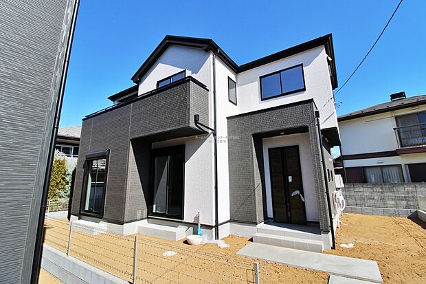 【現地外観写真】賃貸の更新時期が迫っている方は、いっそ購入してしまうのも手。家賃と同等程度の支払いで【ご自分の住まい】を手に入れましょう♪