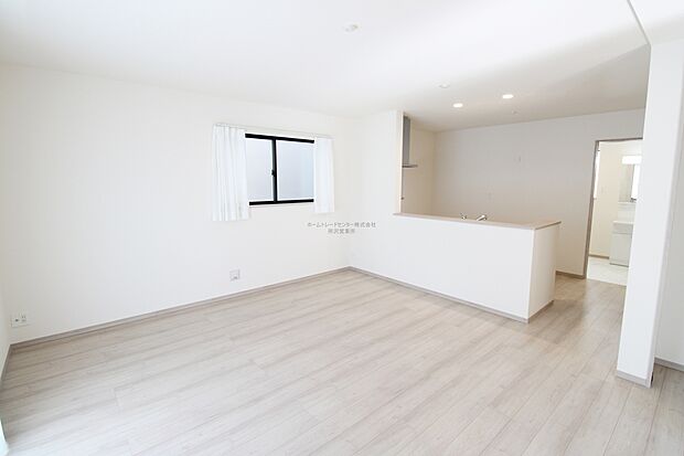 【リビング】『LDKは家族だんらんをデザイン』家族が集まり一緒の時間がすごせる工夫がされております。何気ない一日のひとコマが何者にも代えがたい宝物になることでしょう♪