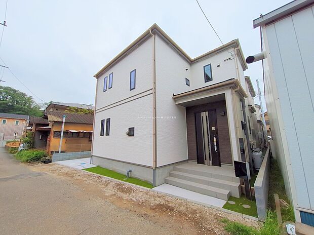 【現地外観写真】耐震に優れた工法を採用!お客様を守る大切な住宅だからこそ、第三者の検査を受けて安心して住んでいただける住宅を建てております。その頑丈さを、ぜひ現地にてご体感くださいませ。