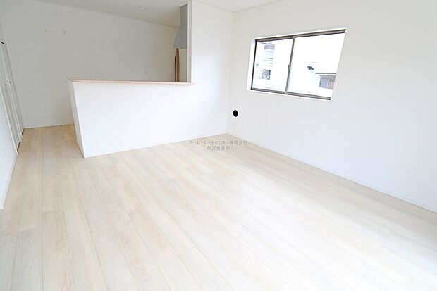 【リビング】『LDKは家族だんらんをデザイン』家族が集まり一緒の時間がすごせる工夫がされております。何気ない一日のひとコマが何者にも代えがたい宝物になることでしょう♪