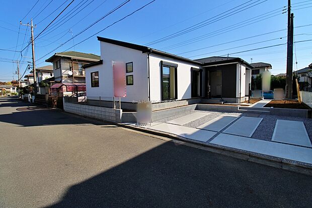 【現地外観写真】住宅性能評価で耐震等級３（最高等級）を取得！お客様を守る大切な住宅だからこそ、第三者の検査を受けて安心して住んでいただける住宅をご案内させて頂きます。その頑丈さを、ぜひ現地にてご体感くださいませ。