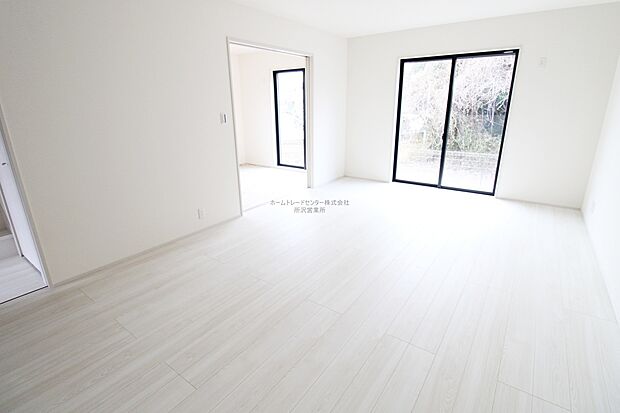 【リビング】『LDKは家族だんらんをデザイン』家族が集まり一緒の時間がすごせる工夫がされております。何気ない一日のひとコマが何者にも代えがたい宝物になることでしょう♪