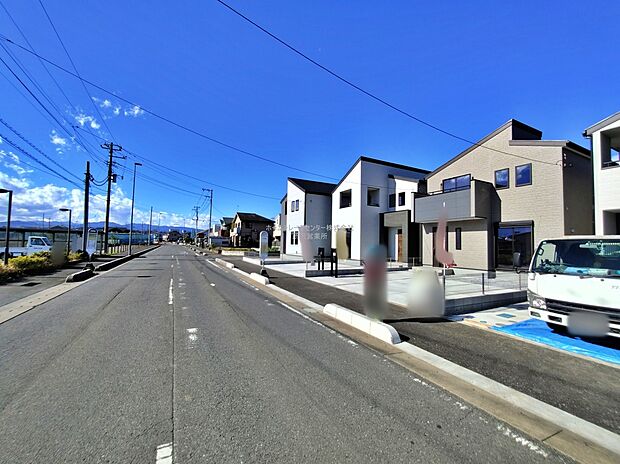 【現地外観写真】ひとたび扉を開けばそこに待っているのは上質な空間とマイホームでの新生活をイメージさせる優雅なひととき。「この家なら…」ではなく「ここに住みたい♪」と思う感動をお届けいたします。