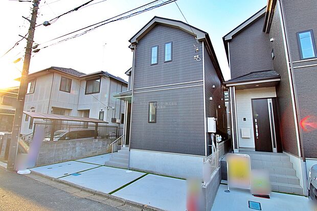 【現地外観写真】住宅性能評価で耐震等級３（最高等級）を取得！お客様を守る大切な住宅だからこそ、第三者の検査を受けて安心して住んでいただける住宅をご案内させて頂きます。その頑丈さを、ぜひ現地にてご体感くださいませ。