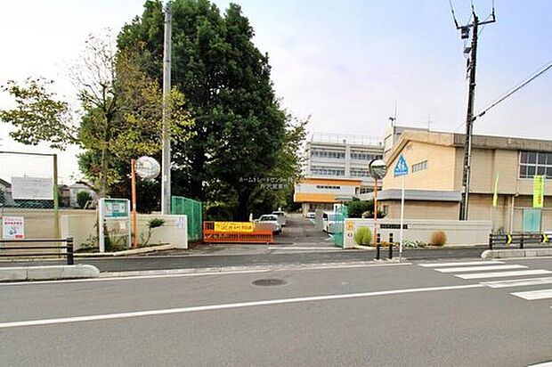 飯能市立双柳小学校（約1,000m）