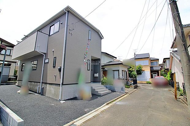 【現地外観写真】全体的に開放感があり、建物自体も開口部を多く設けておりますので、明るさと風通しの良さは自信をもってお勧めできます。両方とも建物の見栄えはもちろん、機能にも大きく影響いたしますので大切なポイントです。