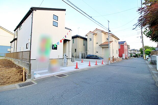 【前面道路含む現地写真】今日も、明日も、この街で、きっと家族がしあわせになる物語が描かれていくはずです。毎日の何気ない『いってきます』『ただいま』に幸せを感じられる、そんな住まいを。
