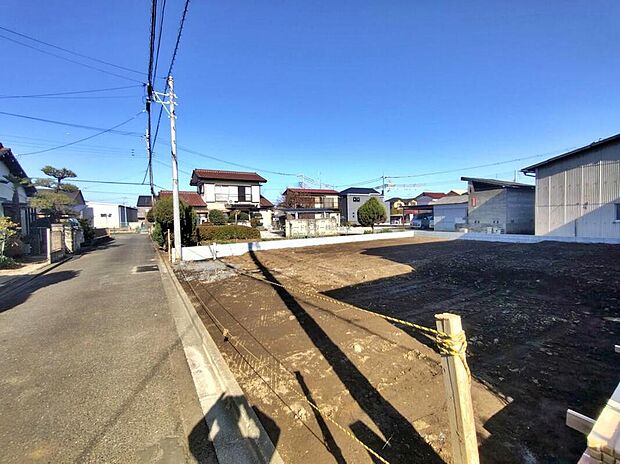 【現地外観写真】住宅性能評価で耐震等級３（最高等級）を取得！お客様を守る大切な住宅だからこそ、第三者の検査を受けて安心して住んでいただける住宅をご案内させて頂きます。その頑丈さを、ぜひ現地にてご体感くださいませ。