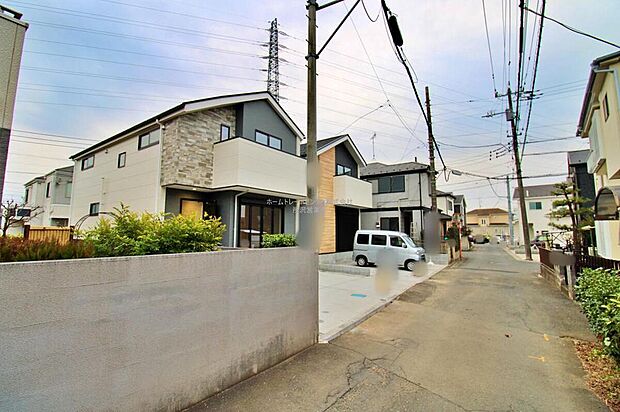 【前面道路含む現地写真】ひとたび扉を開けばそこに待っているのは上質な空間とマイホームでの新生活をイメージさせる優雅なひととき。「この家なら…」ではなく「ここに住みたい♪」と思う感動をお届けいたします。