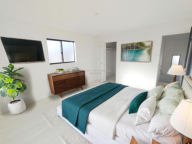 【リビング以外の居室】大きなベッドを置いてもゆとりのある広さ！収納完備しておりますので、家具が少なく済みます！お掃除もラクラクですね♪※家具をCGで加工しています。家具付き販売ではございません。