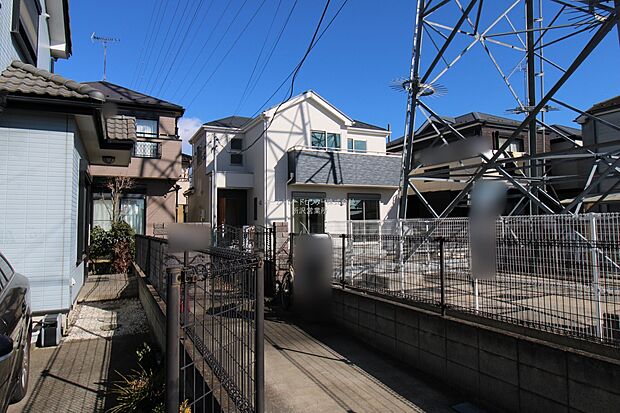 【現地外観写真】『１号棟』
住宅性能評価で耐震等級３（最高等級）を取得！お客様を守る大切な住宅だからこそ、第三者の検査を受けて安心して住んでいただける住宅をご案内させて頂きます。