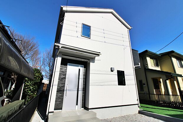 【現地外観写真】『１号棟』
住宅性能評価で耐震等級３（最高等級）を取得！お客様を守る大切な住宅だからこそ、第三者の検査を受けて安心して住んでいただける住宅をご案内させて頂きます。