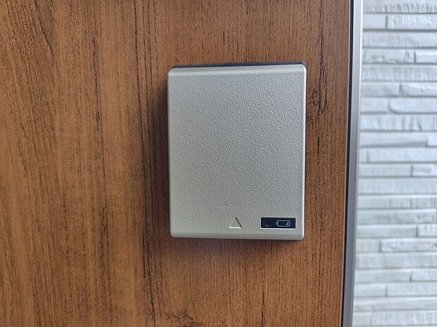 【【スマートキー】】たくさんお買い物をした時や、お子様を抱っこしながらでも簡単に開けられるのが便利。急いでいる時でも鍵を取り出さずに済みます。