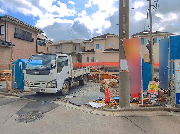 【現地外観写真】『２号棟』
住宅性能評価で耐震等級３（最高等級）を取得！お客様を守る大切な住宅だからこそ、第三者の検査を受けて安心して住んでいただける住宅をご案内させて頂きます。